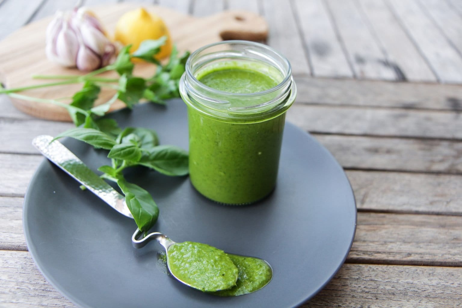 Žolelių padažas su bazilikais ir petražolėmis