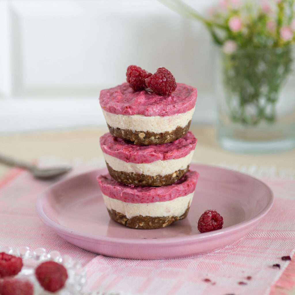 Augaliniai pyragaičiai su avietėmis