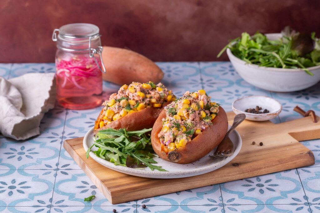 Keptos saldžiosios bulvės įdarytos su augaline tuno alternatyva