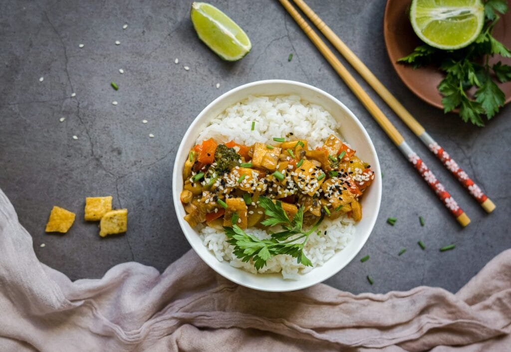 Tofu su daržovėmis saldžiarūgščiame padaže